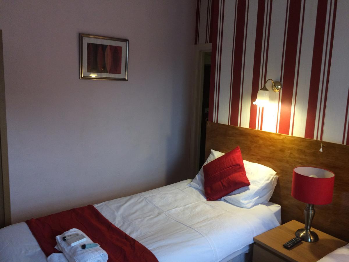 Manor House Hotel And Restaurant Холтуисъл Екстериор снимка